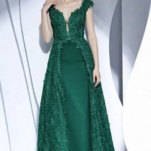 Sleeveless Emerald Green Lace-Overlay Prom Dress